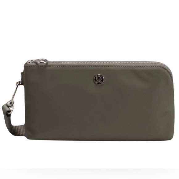 lululemon athletica Handbags - 💚NIB LULULEMON CURVED WRISTLET💚